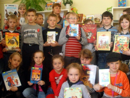 Rēzeknes 2. vidusskolas skolēni Rēzeknes Bērnu bibliotēkā